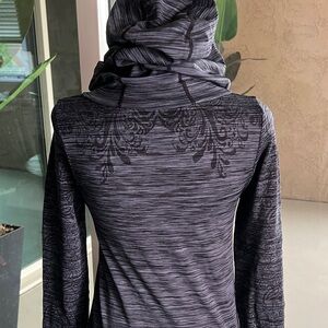 Climawear Gray Patterned Long Sleeve w/Hood. SZ Small